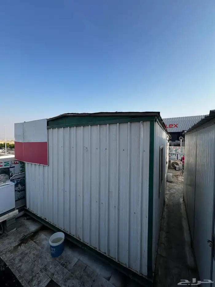 للبيع بركس غرفتين وحمام ومطبخ 9.5 ب 3.5 4