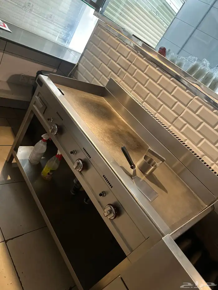 معدات مطعم ومقهى شبه جديده للبيع 30