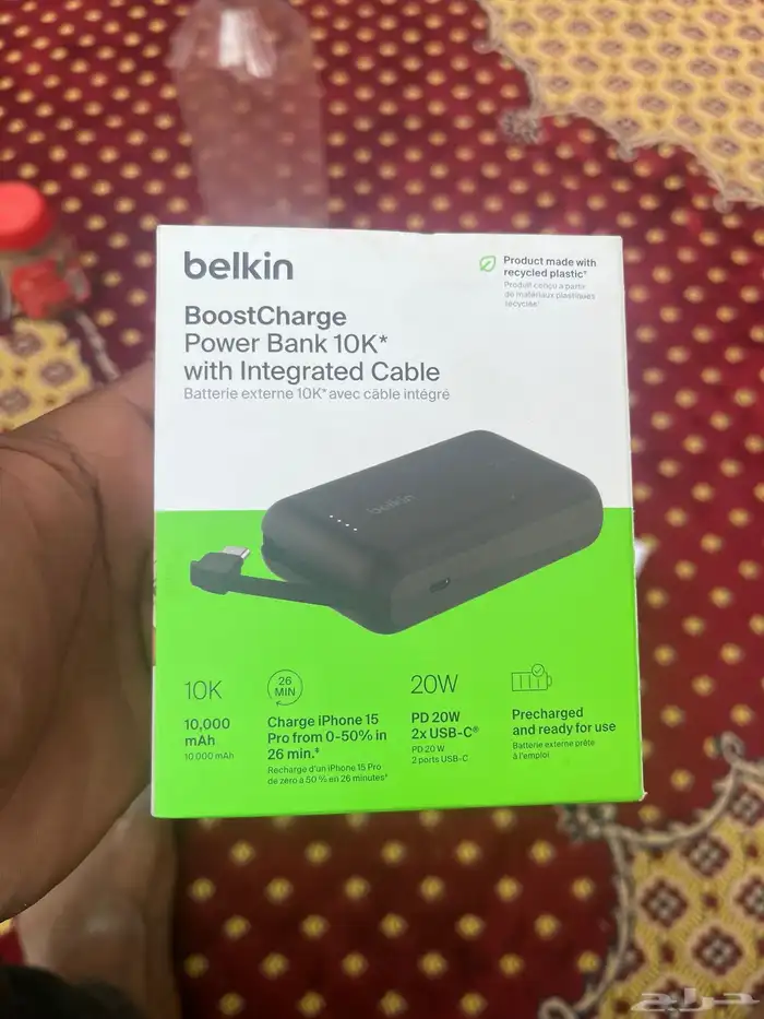 سماعات ابل اصلي وشاحن منتقل عدد 2بس مو عارف اصلين او لا على 3