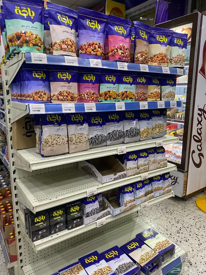 بقالة لتقبيل بكامل أغراضها معدا الأرفف والثلاجات 3