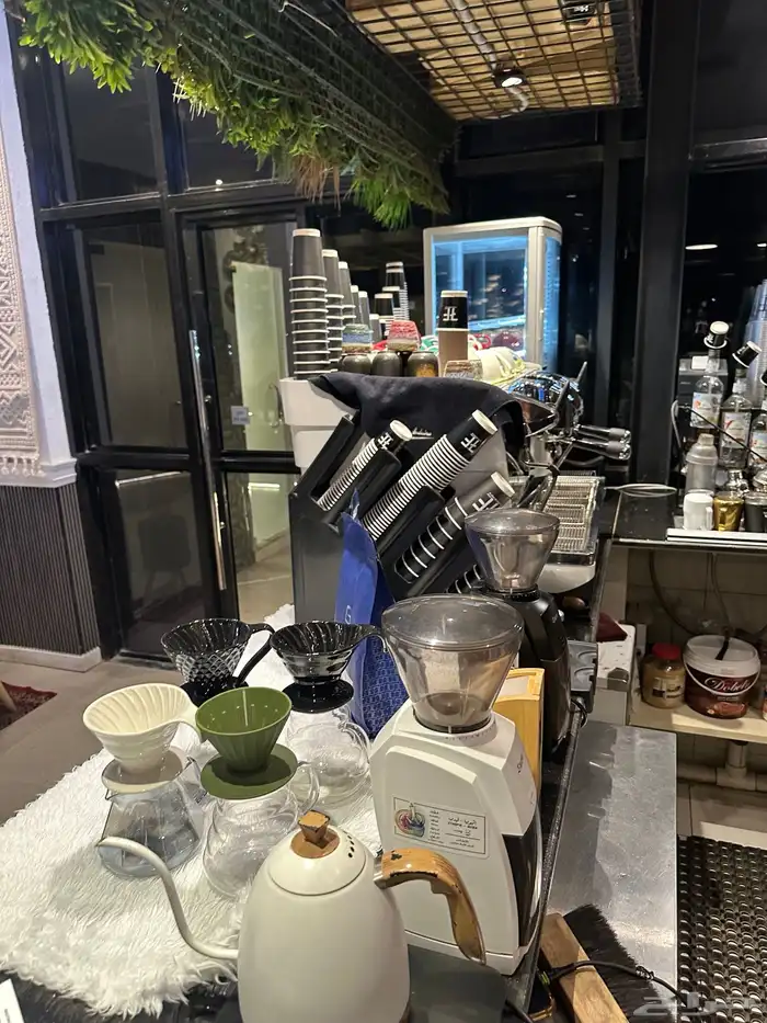 معدات مطعم ومقهى شبه جديده للبيع 21