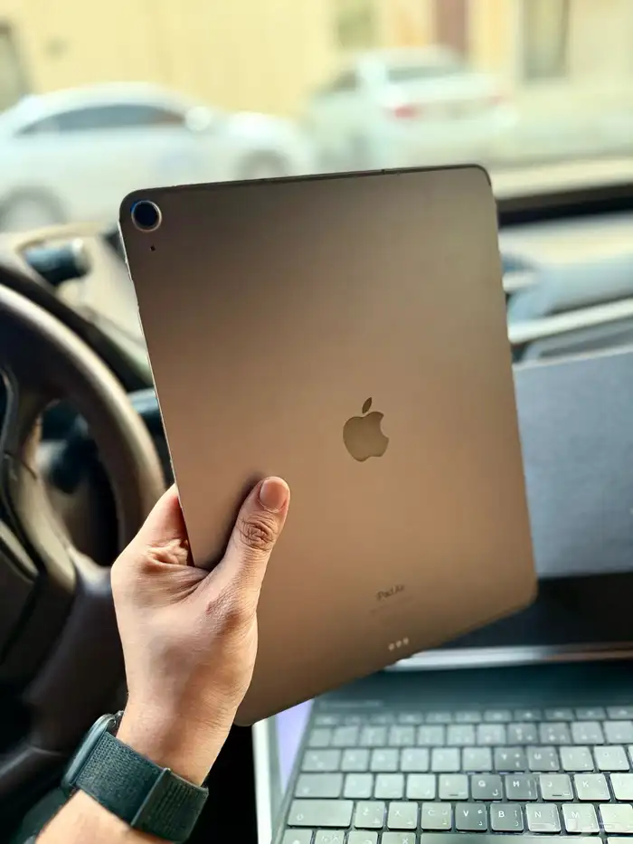 ايباد آير M2 وإيفائي شريحة 13 انش 7