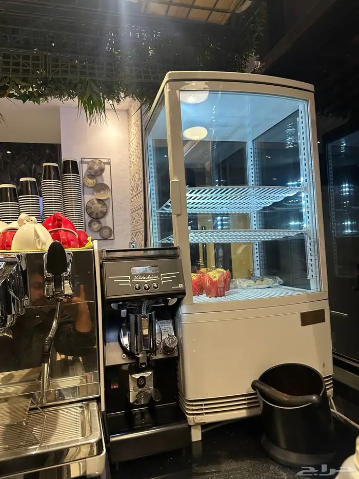 معدات مطعم ومقهى شبه جديده للبيع 9