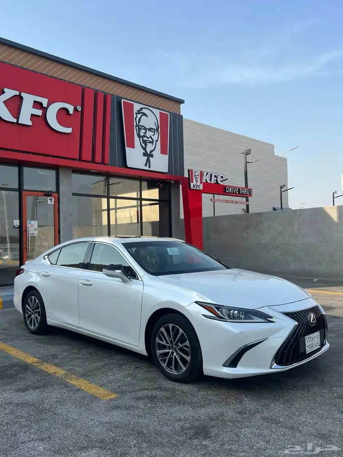 لكزس ES300 2023 4