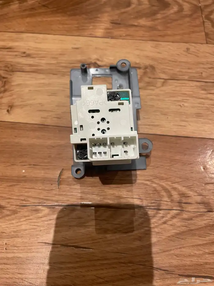 للبيع شمعه و مفتاح الاناره لنكون تاون كار 97 اصليه 6