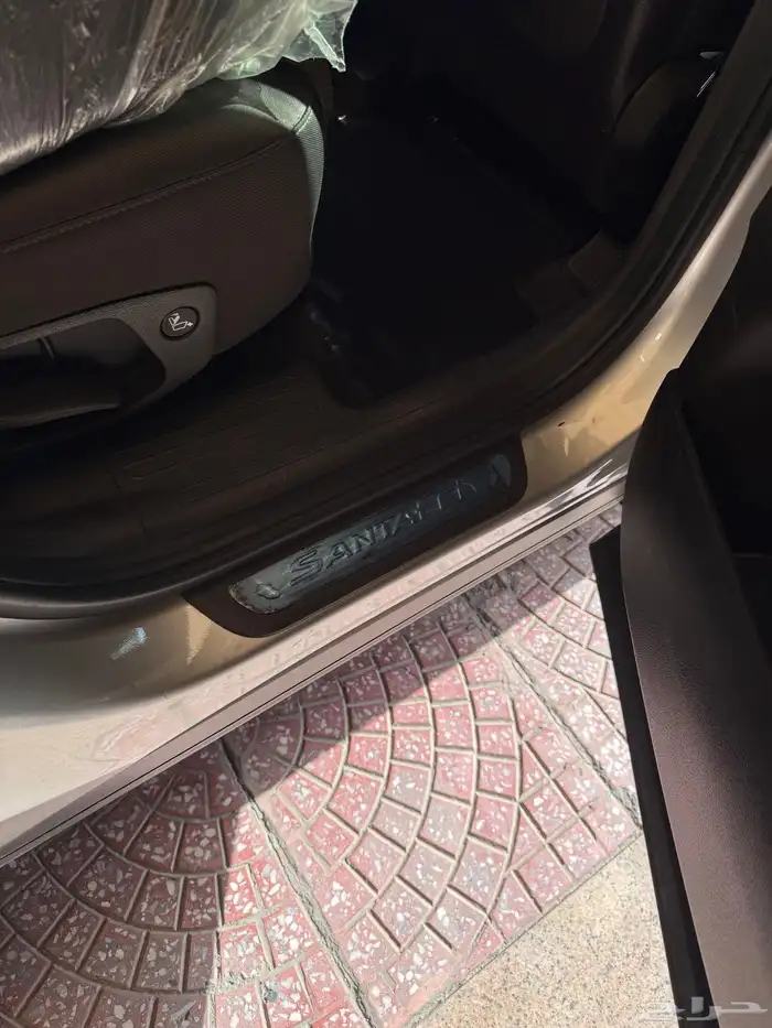 جيب سنتافي 2023فل مخمل دبل فضي بحاله الوكاله شبه جديده مخزن 42