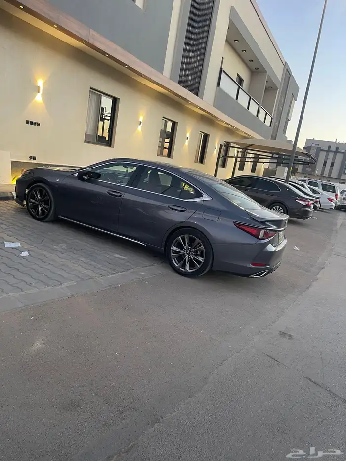 لكزس اي اس 350 أف سبورت 2020 وكاله والمستخدم بيدعي لنا 3