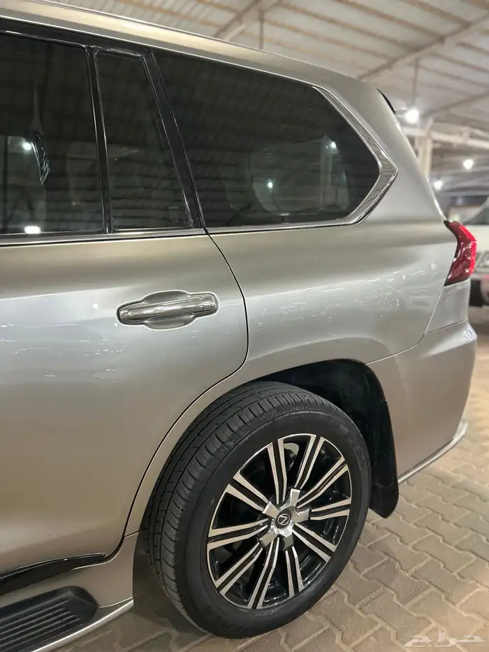 لكزس 2019 سعودي 10