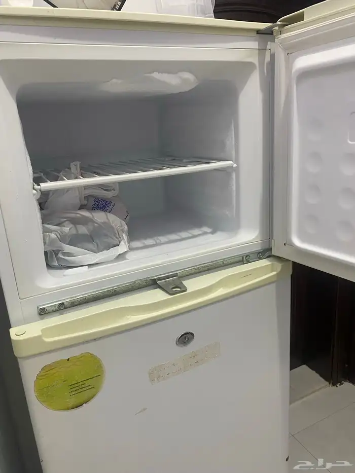 ثلاجة يوجين 13 قدم نظيفة وممتازة 1