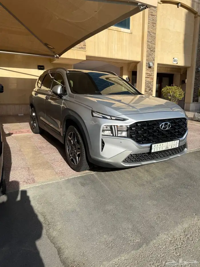 جيب سنتافي 2023فل مخمل دبل فضي بحاله الوكاله شبه جديده مخزن 1