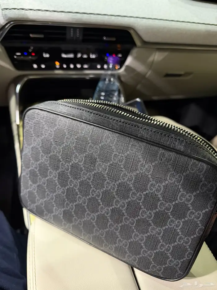 شنطة يد قوتشي اصلية كالجديدة 1