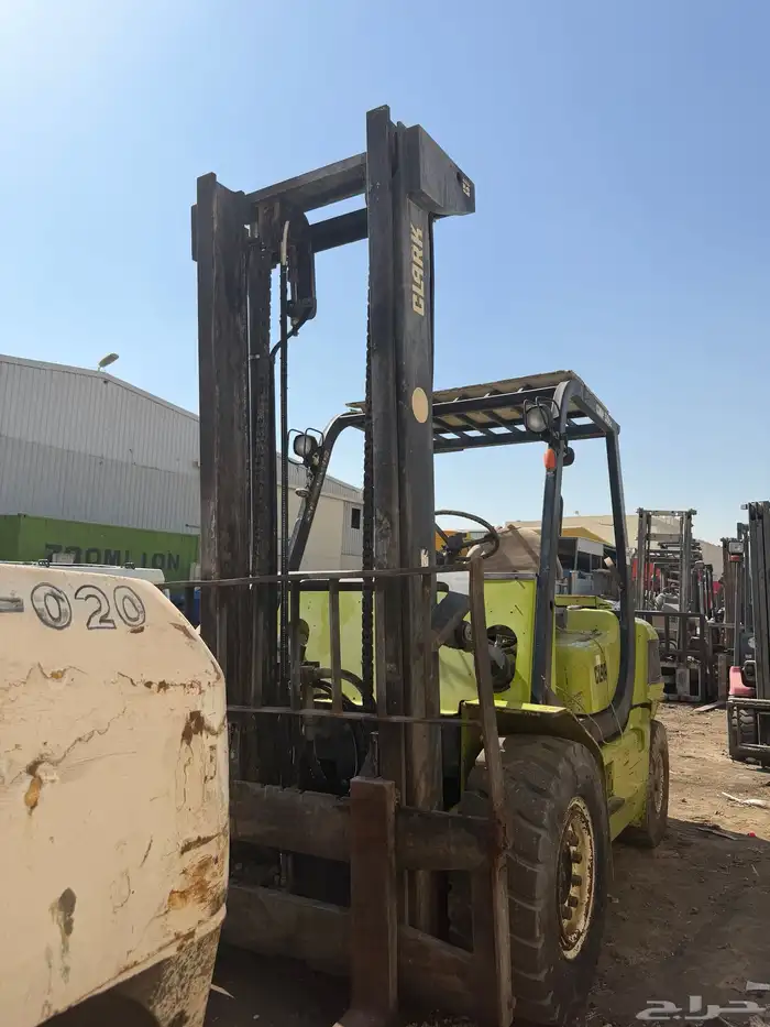 رافعة 5 طن ماركة كلارك ماكينة بركنز موديل 2010 شغال عالشرط 2