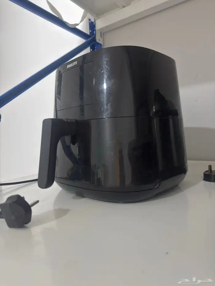 مخزن حديد  سرير حديد  مكتب مع دولاب  قلايه فيلبس 4