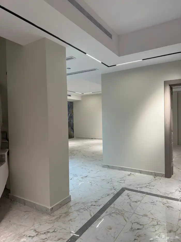 فيلا فخمة للبيع المساحة 650م شارعين حي اللؤؤ 46