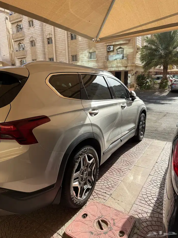 جيب سنتافي 2023فل مخمل دبل فضي بحاله الوكاله شبه جديده مخزن 9