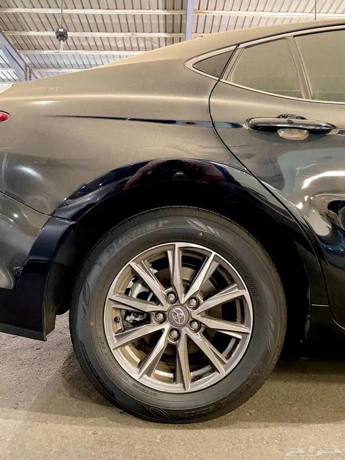 تويوتا كامري ستاندر ابيض واسود 2025 8