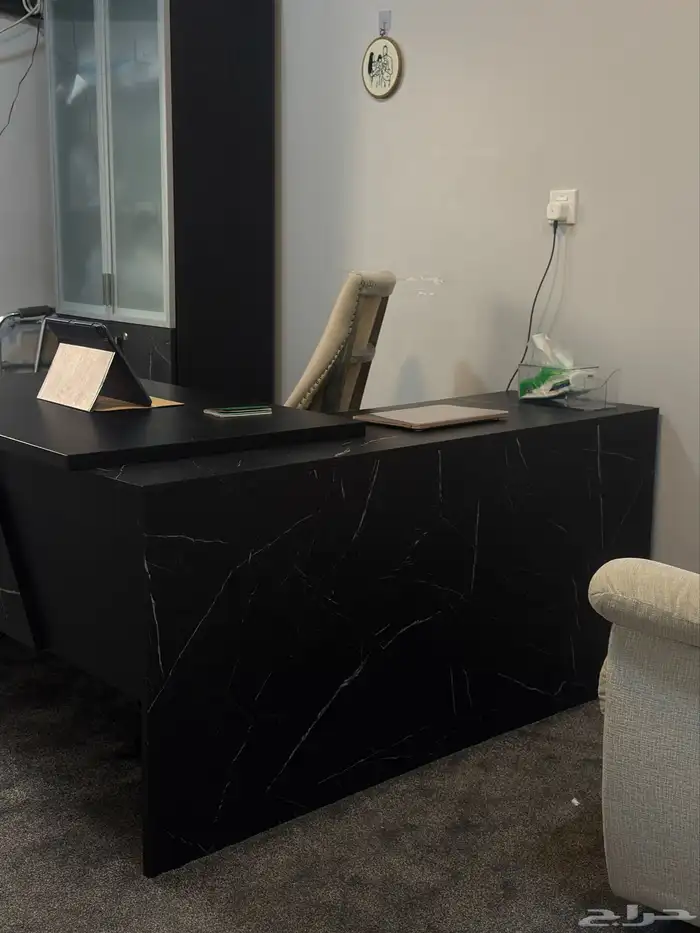 مخزن حديد  سرير حديد  مكتب مع دولاب  قلايه فيلبس 9