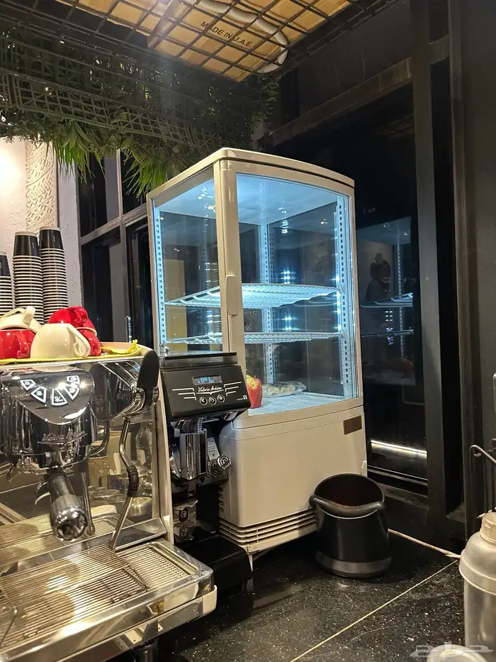 معدات مطعم ومقهى شبه جديده للبيع 17