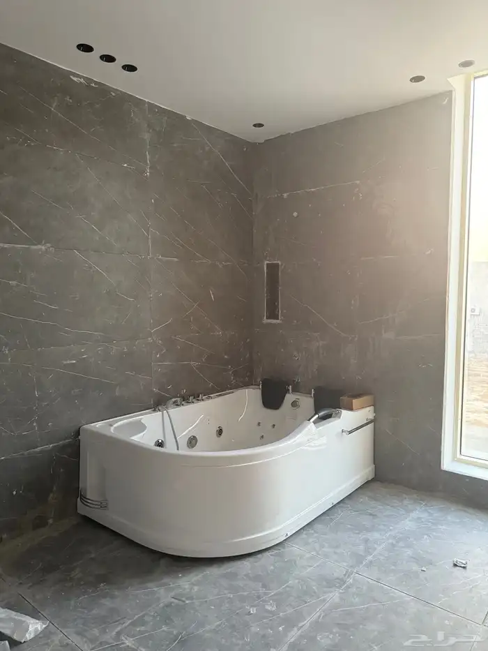 فيلا فخمة للبيع المساحة 650م شارعين حي اللؤؤ 17