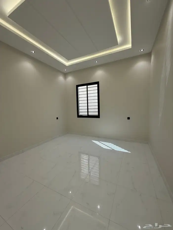 للبيع ارواف علويه وشقق ارضيه ببايكة سيارة ف شمال الخميس 40