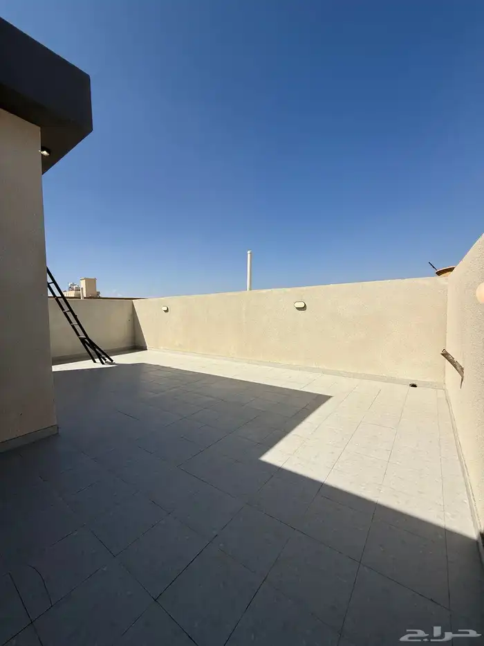 للبيع ارواف علويه وشقق ارضيه ببايكة سيارة ف شمال الخميس 45