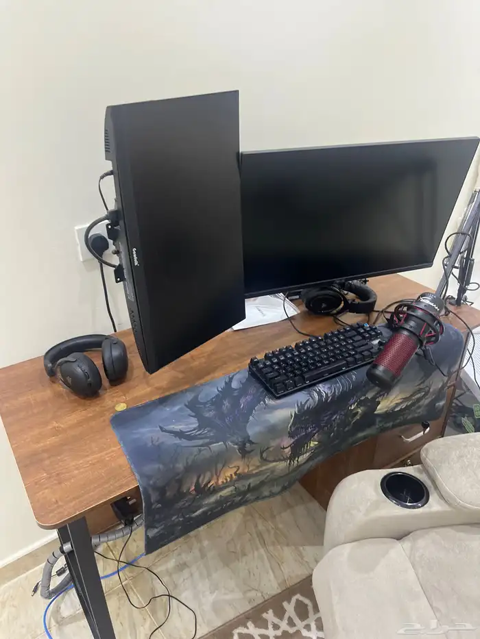 بي سي مع كامل اغراضه 0