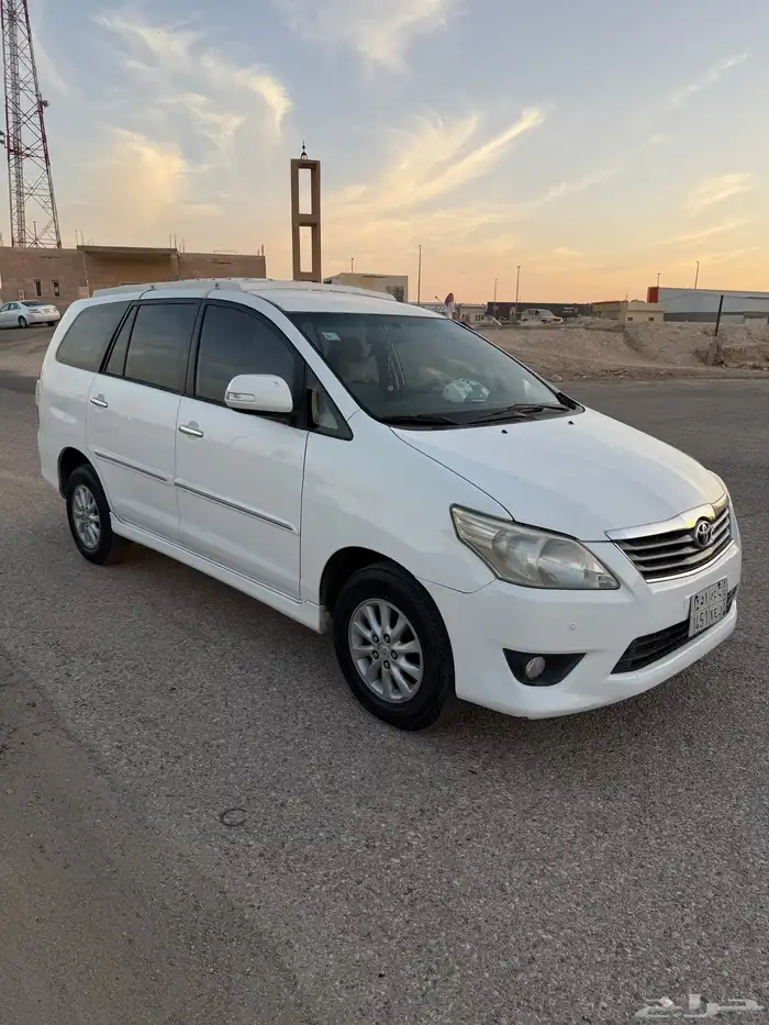 تايوتا انوفا 2015 8