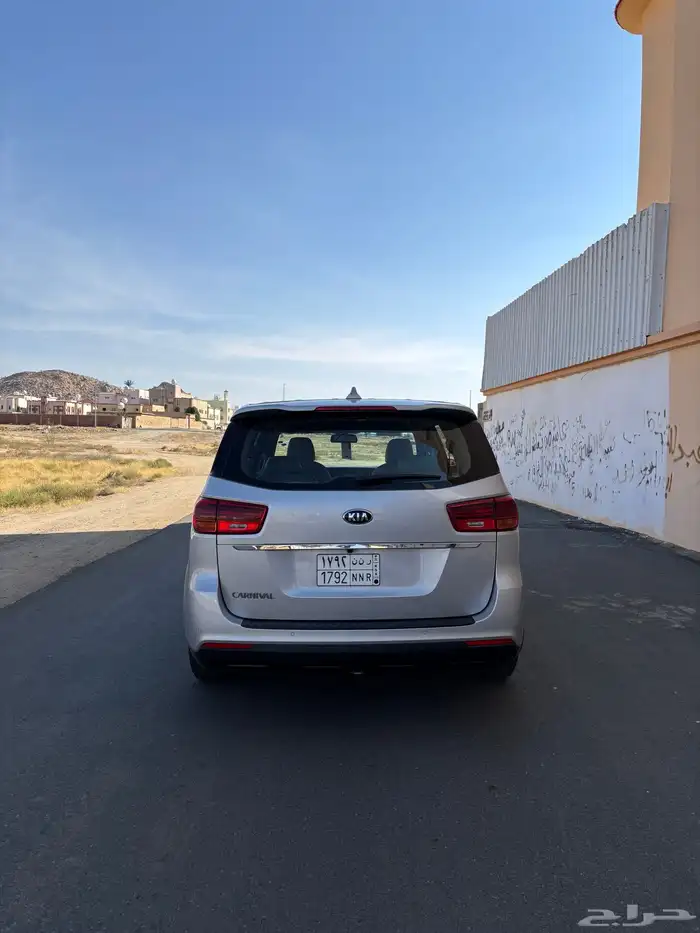 كيا كرنفال 11 راكب ديزل 5