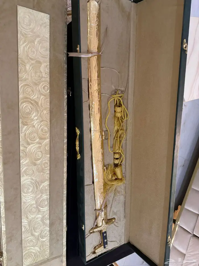 هدايا سيوف وخنجر وبشت بالسعر المناسب 1