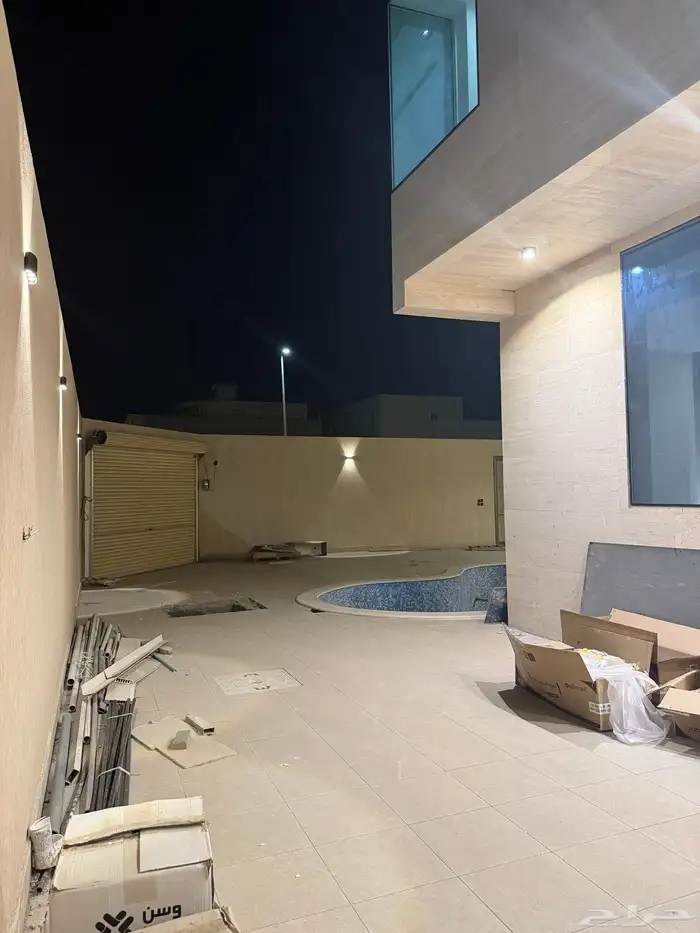 فيلا فخمة للبيع المساحة 650م شارعين حي اللؤؤ 40