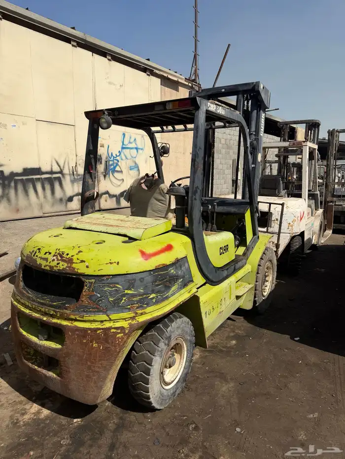 رافعة 5 طن ماركة كلارك ماكينة بركنز موديل 2010 شغال عالشرط 4