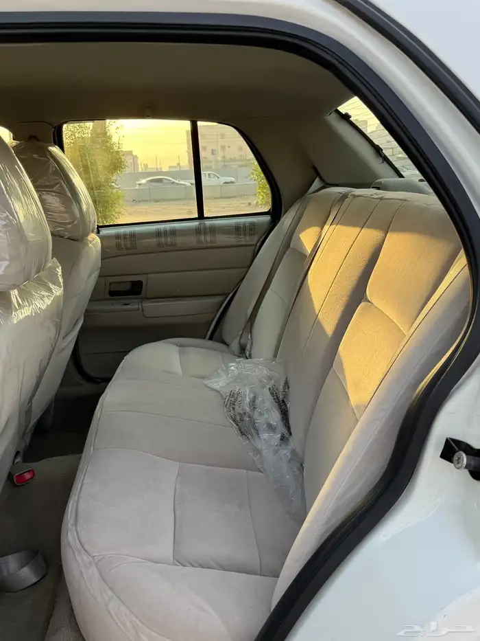 فورد كراون فكتوريا بوليسي مخزن 2011 18