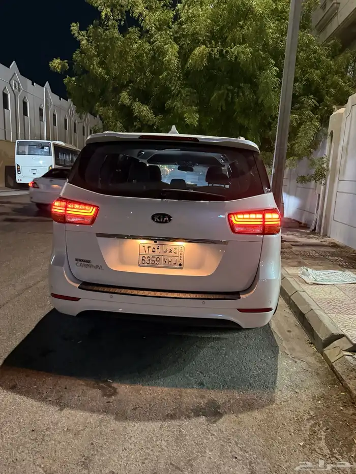 كيا كرنفال 2016 نظيف ممشى 225 الف 2