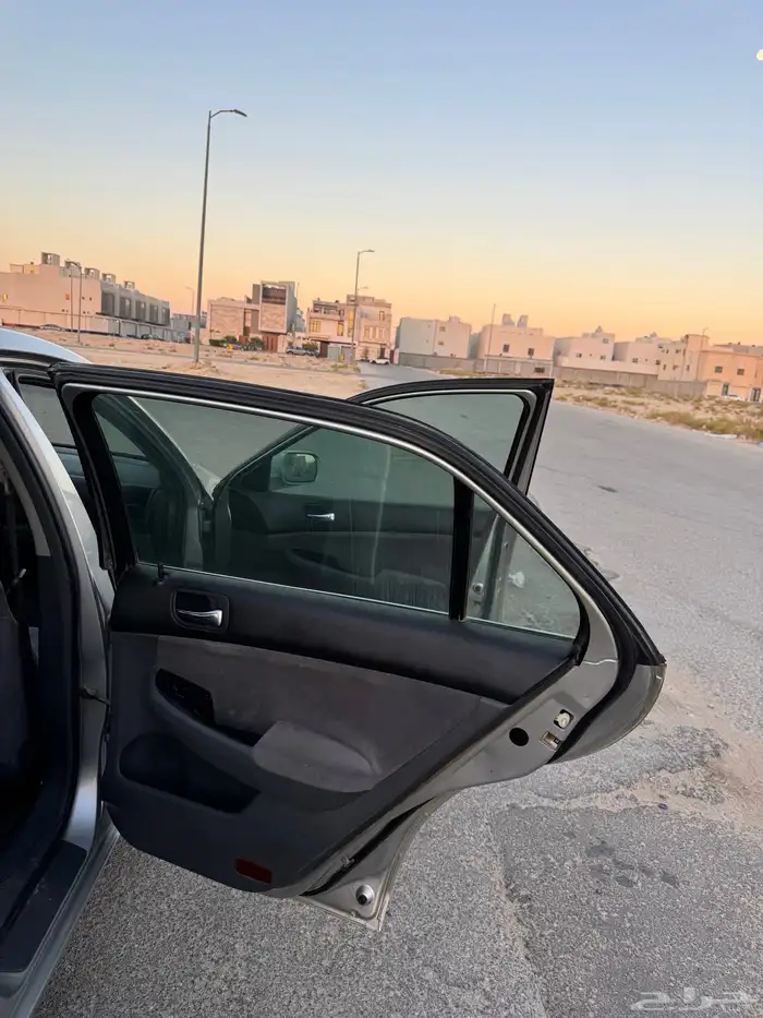 هوندا اكورد فضي 2007 للبيع 12