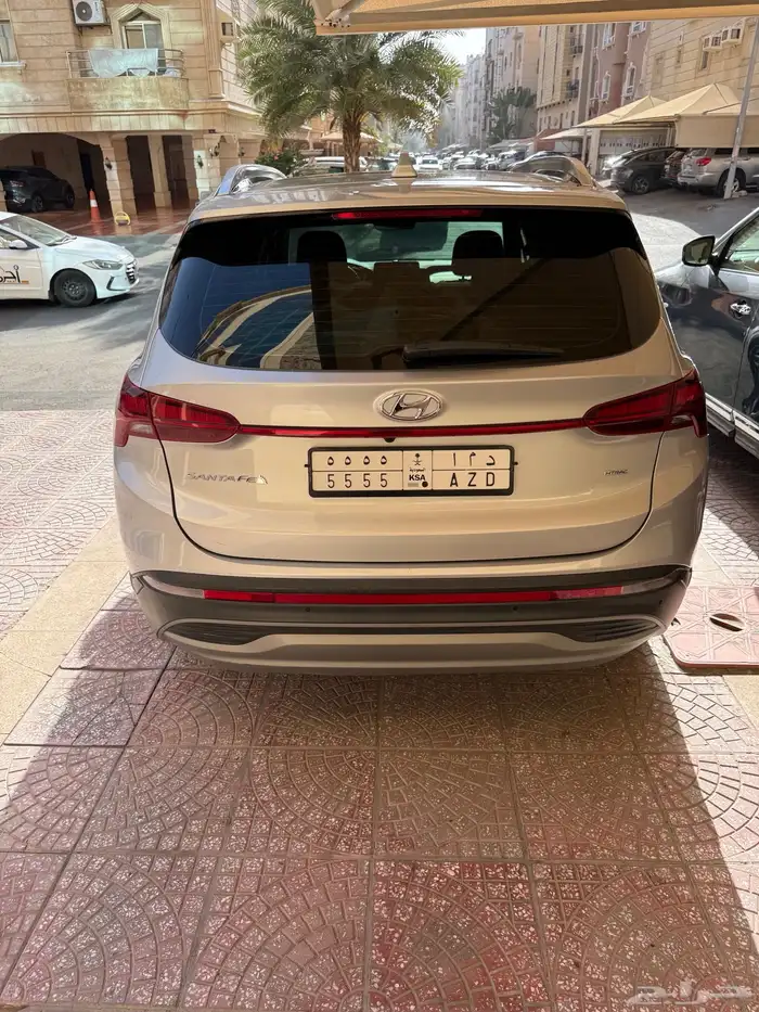 جيب سنتافي 2023فل مخمل دبل فضي بحاله الوكاله شبه جديده مخزن 12