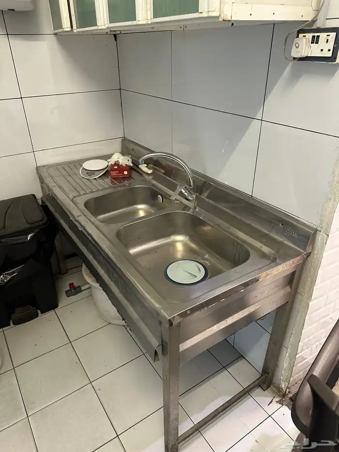 معدات مطعم ومقهى شبه جديده للبيع 37