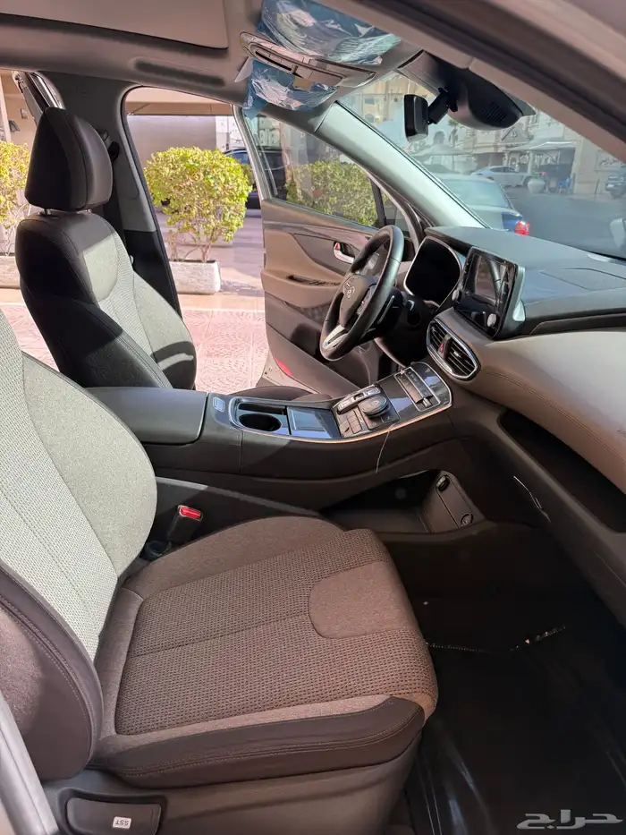 جيب سنتافي 2023فل مخمل دبل فضي بحاله الوكاله شبه جديده مخزن 33