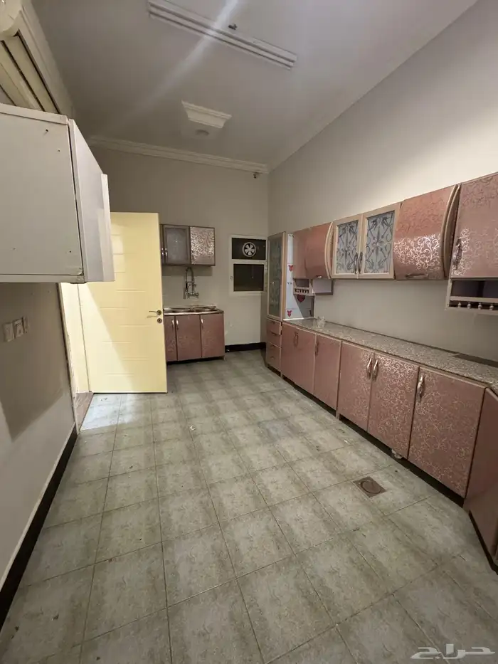 شقة للإيجار السنوي حي النرجس ( القمراء 3) 10