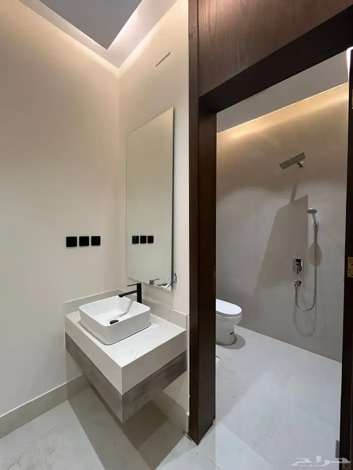 للبيع شقق ارضية و علوية حي الحسام 7