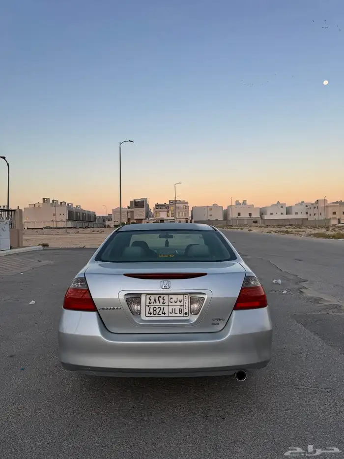 هوندا اكورد فضي 2007 للبيع 6