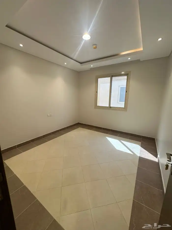 شقة فاخرة للإيجار   روف مع سطح مستقل   كمباوند تليد الملقا 4