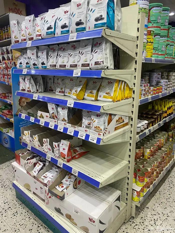 بقالة لتقبيل بكامل أغراضها معدا الأرفف والثلاجات 2