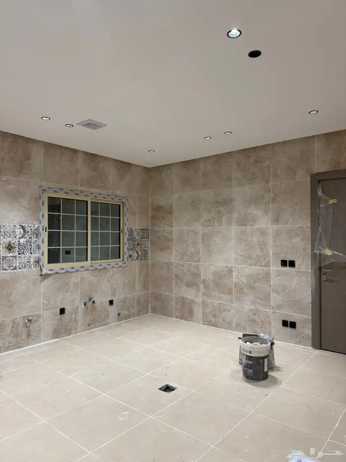 فيلا فخمة للبيع المساحة 650م شارعين حي اللؤؤ 42