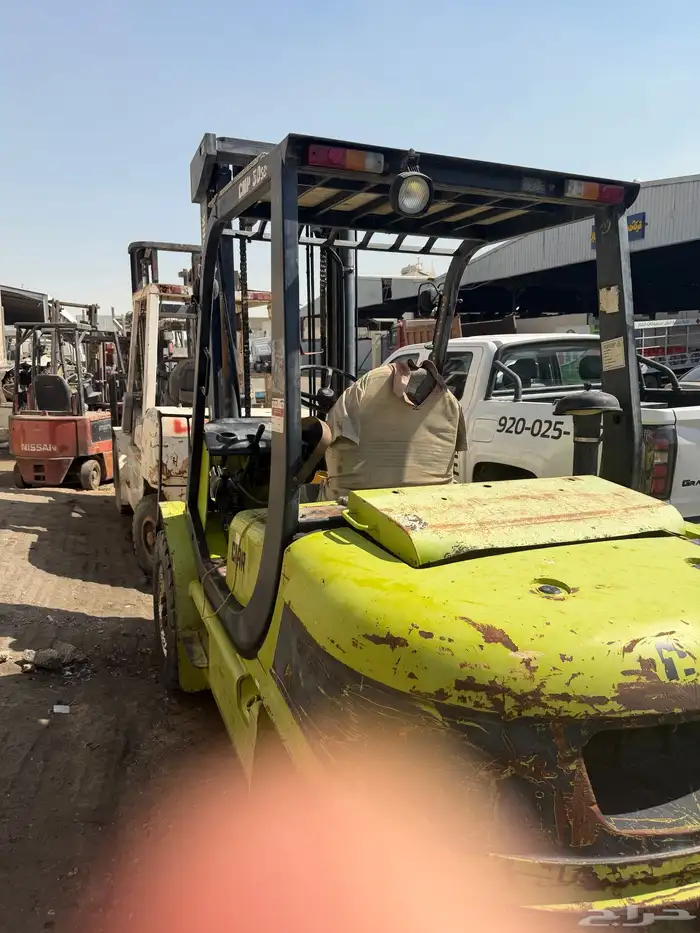 رافعة 5 طن ماركة كلارك ماكينة بركنز موديل 2010 شغال عالشرط 1