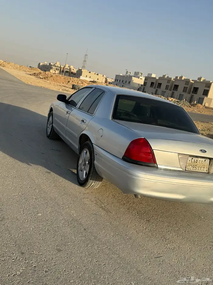فورد كراون فكتوريا 2004 13