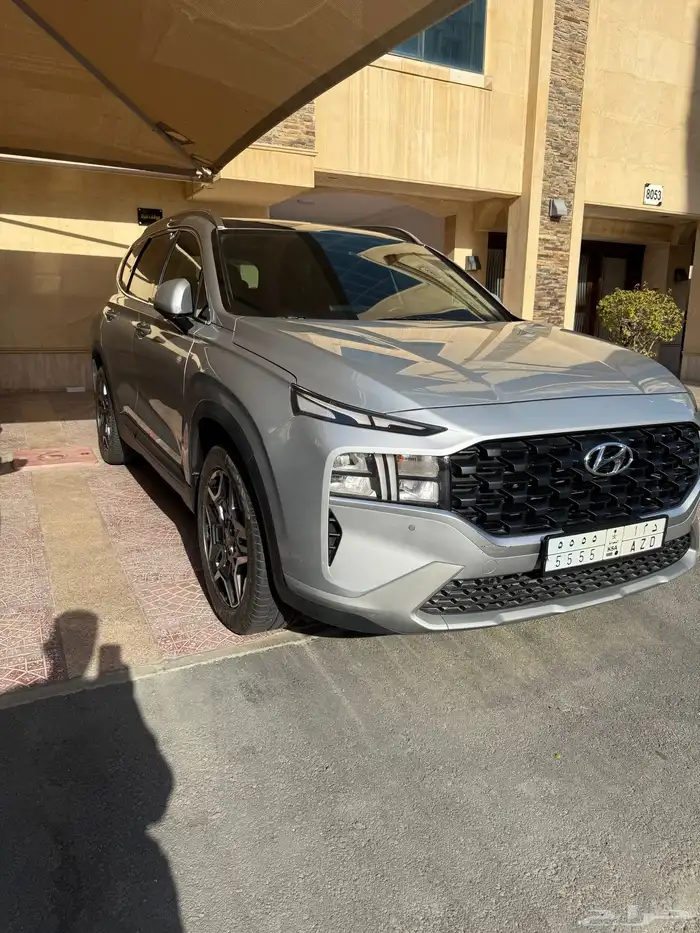 جيب سنتافي 2023فل مخمل دبل فضي بحاله الوكاله شبه جديده مخزن 2