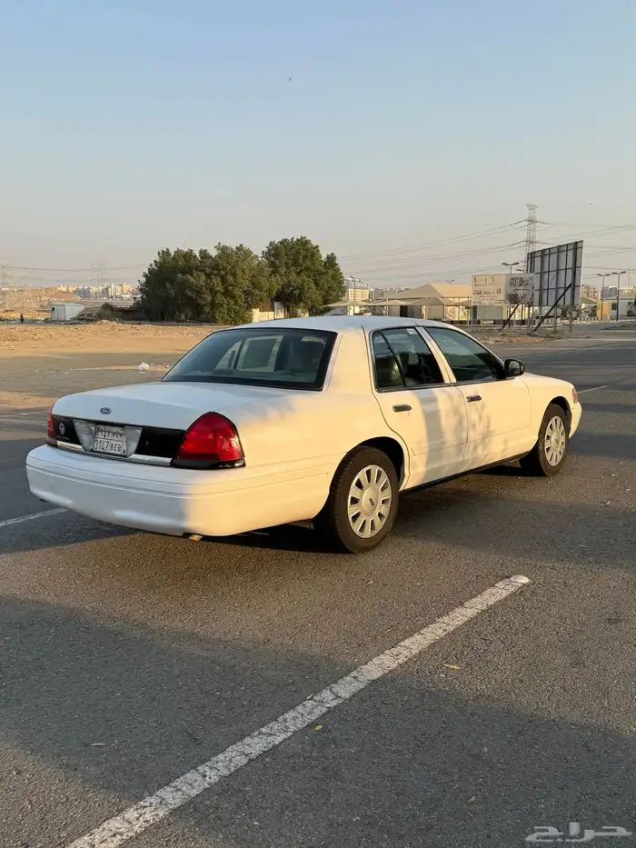 فورد كراون فكتوريا بوليسي مخزن 2011 4