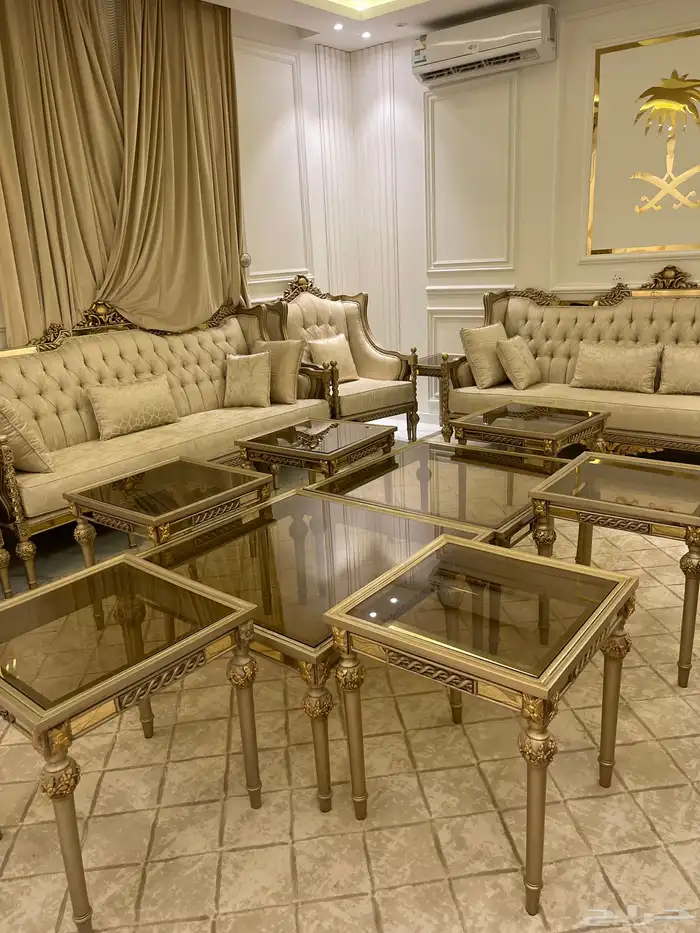 طاولتين كبيره و6 حبات خدمه جديده شريتها 1200 وبيعها 600 1