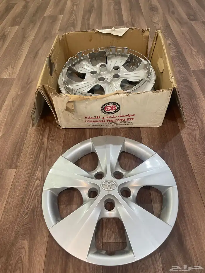 طيس كامري من 2012 الى 2015 بكرتون الوكالة و ختم تيوتا عليها 2