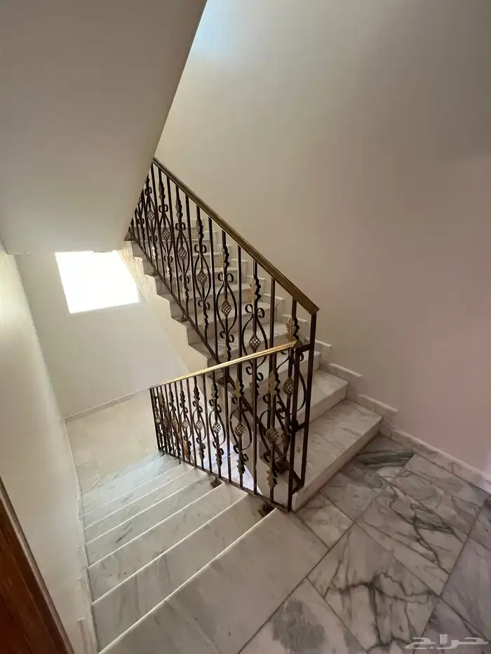 دور علوي للايجار شرق بريدة خلف مركز طابا سنتر 1